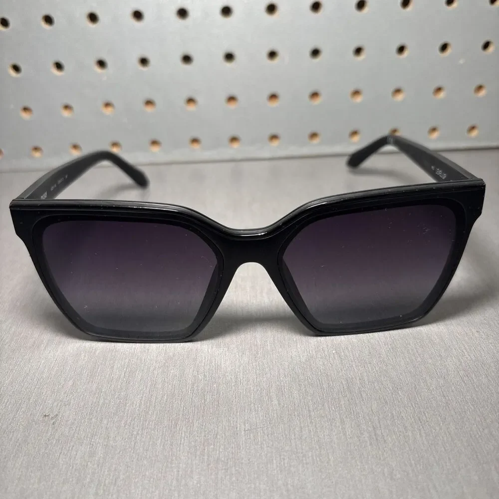 Quay Sunglasses Level Up 60-16-148 Black Frames Blue Beige Fade Lenses
